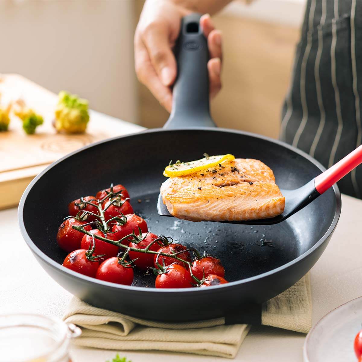 FRYING PAN 28CM