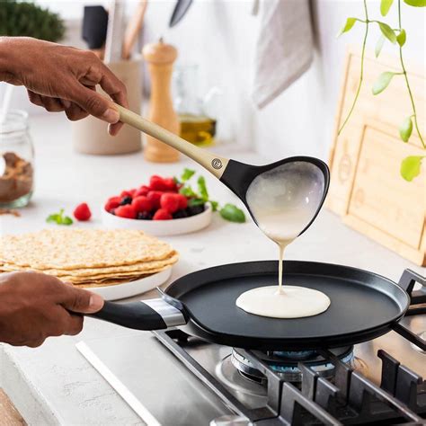PANCAKE PAN 25CM